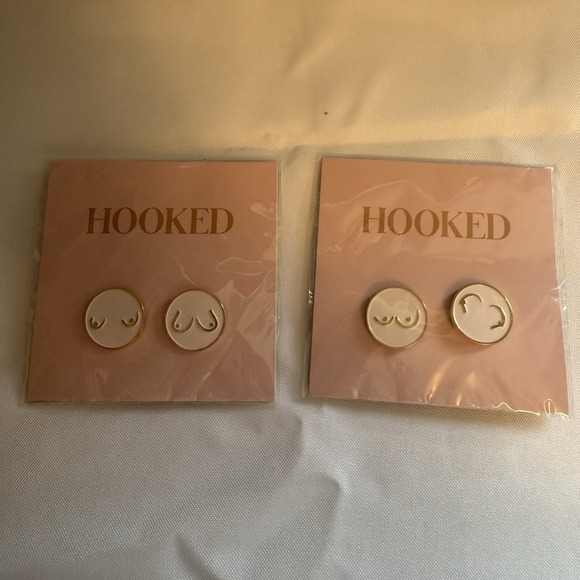Hooked Pins Boobs Breast Enamel Brooches 2 Packs (4)Enamel Goldtone Jewelry New - Picture 1 of 6